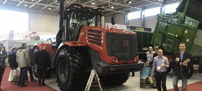 Петербургские тракторы поехали по международным выставкам