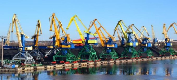 На площадке строительства порта «Лавна» активно продолжается возведение объектов Комплекса перегрузки угля